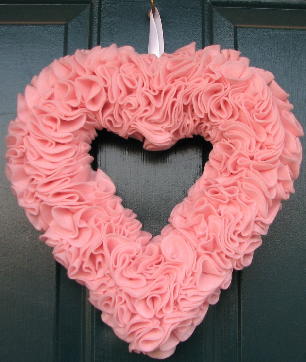 19 Outstanding Handmade Valentine's Wreaths (1)