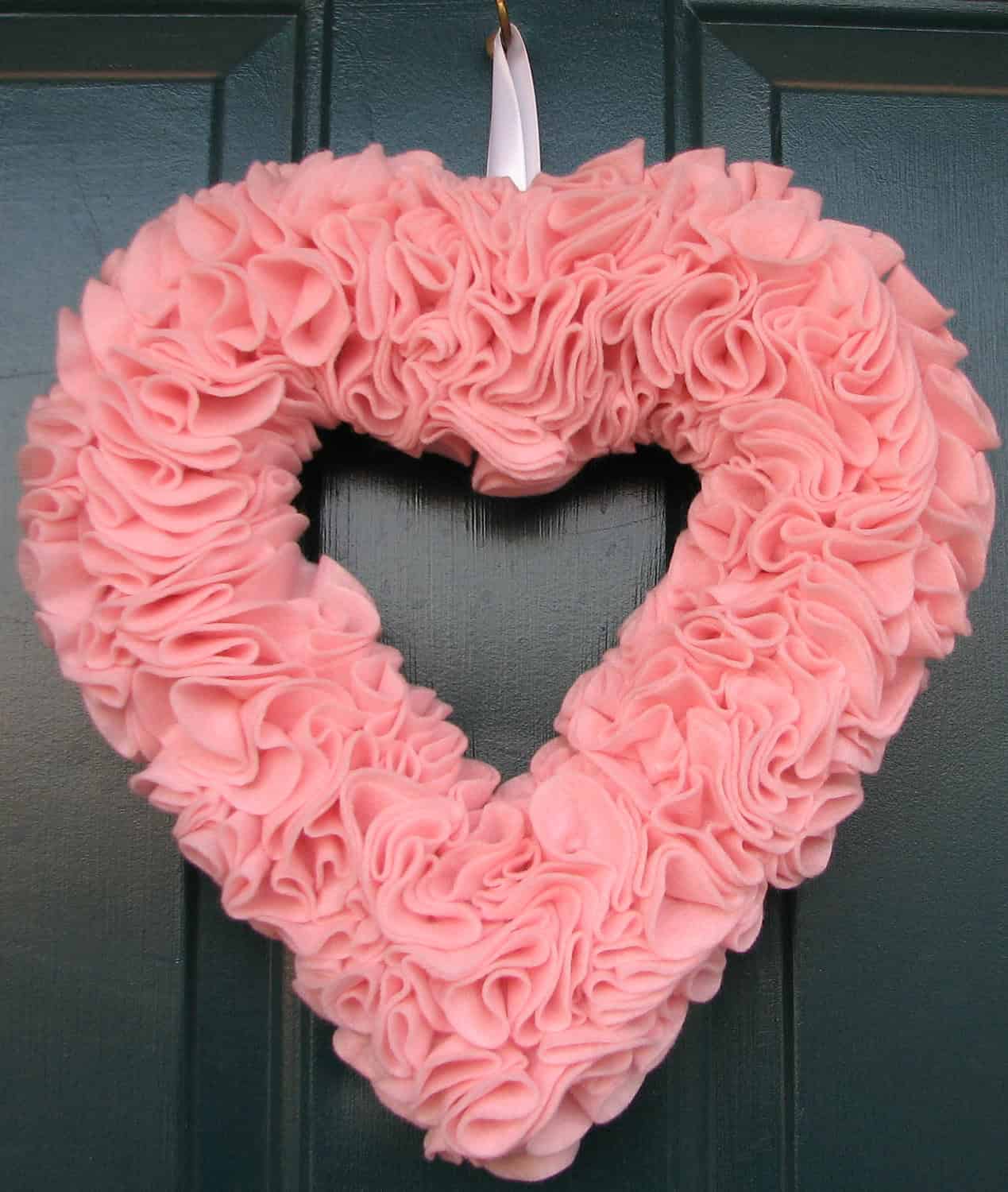 Pink felt ruffle heart wreath 19 Outstanding Handmade Valentine's Wreaths (1)