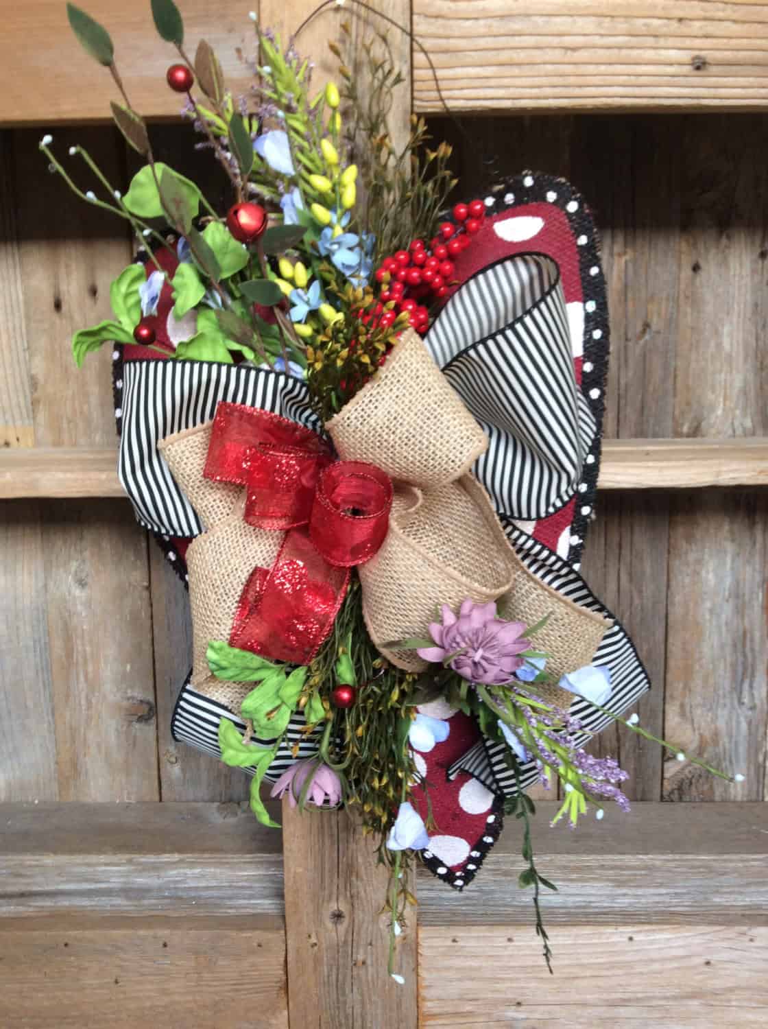 Valentine Burlap Door Hanger 19 Outstanding Handmade Valentine's Wreaths (10)