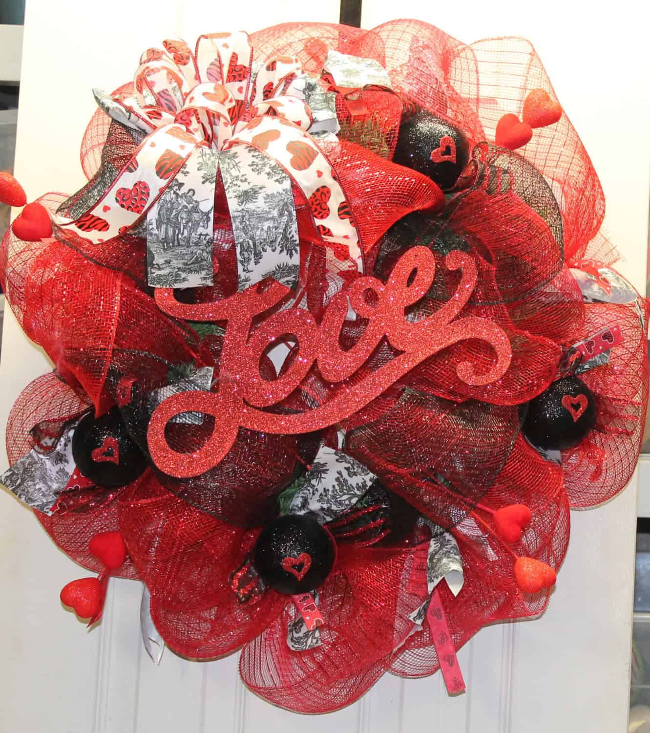 Love Red Mesh Valentine Wreath 19 Outstanding Handmade Valentine's Wreaths (11)