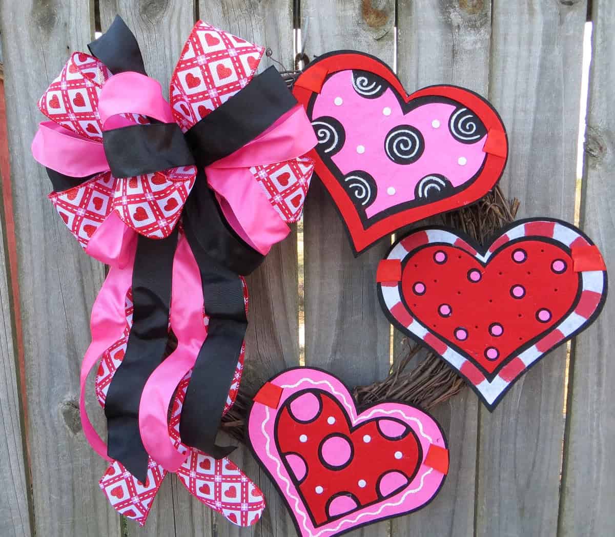 Felt Heart Valentine Wreath 19 Outstanding Handmade Valentine's Wreaths (12)