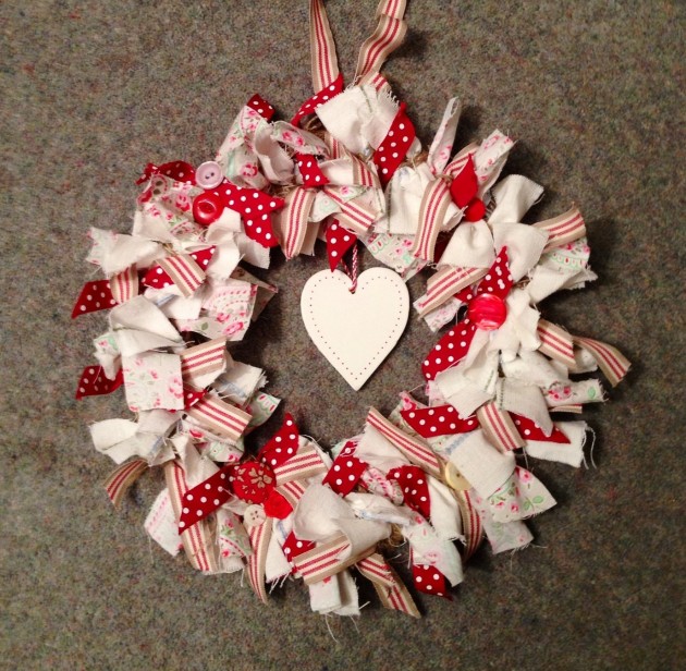 19 Outstanding Handmade Valentine's Wreaths (17)