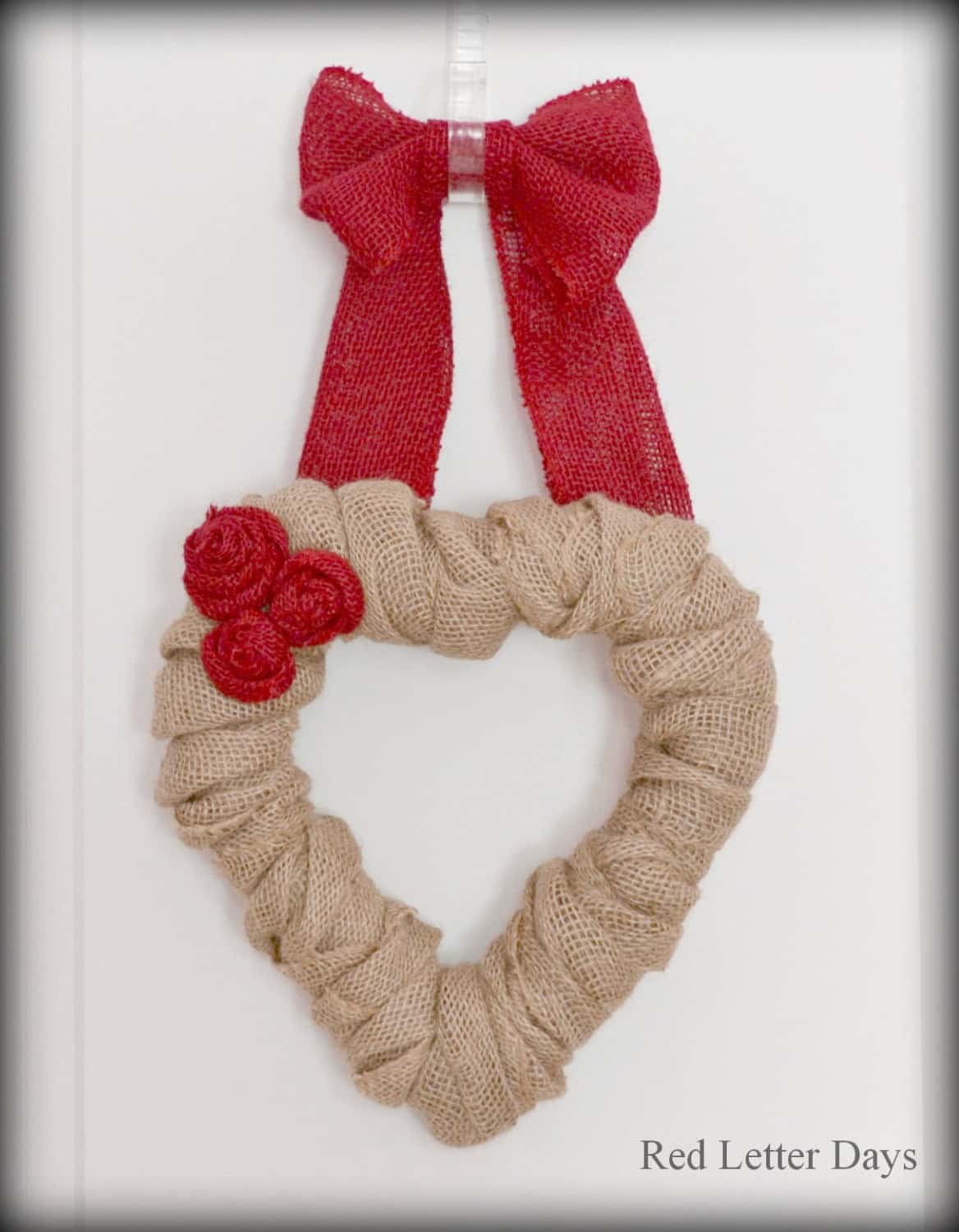Valentines Burlap Wreath 19 Outstanding Handmade Valentine's Wreaths (6)