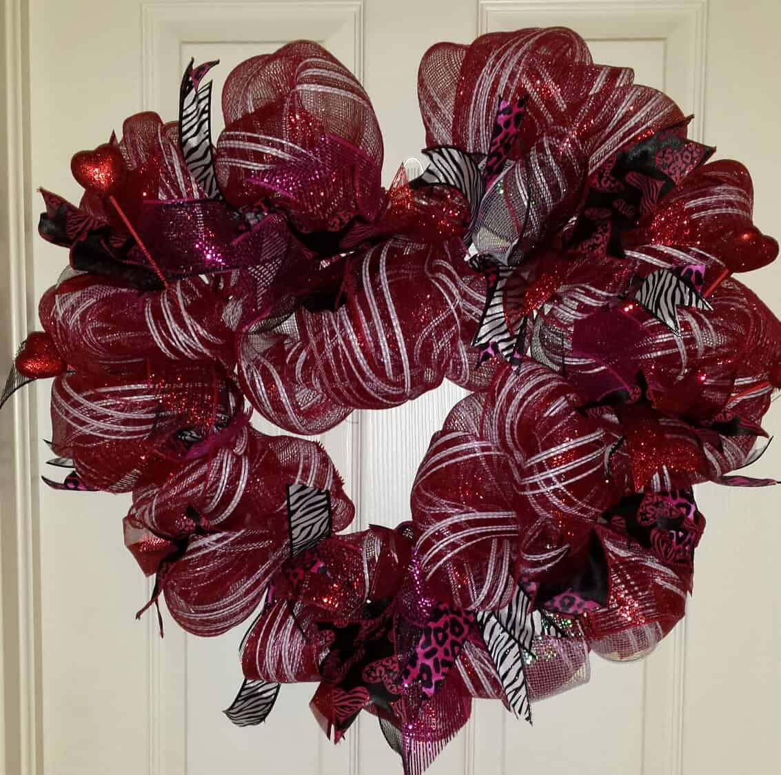Valentine’s Day Heart Wreath 19 Outstanding Handmade Valentine's Wreaths (8)
