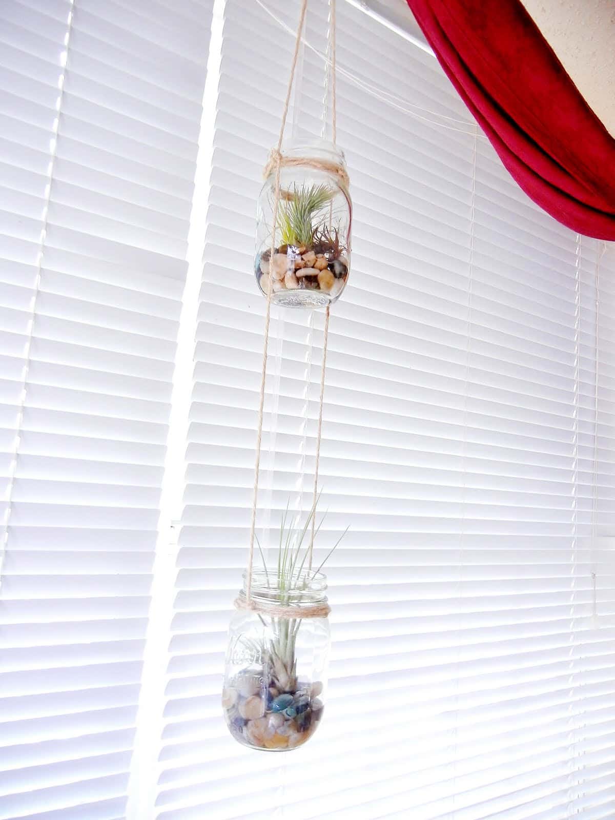 25 Adorable DIY Hanging Mason Jars 19