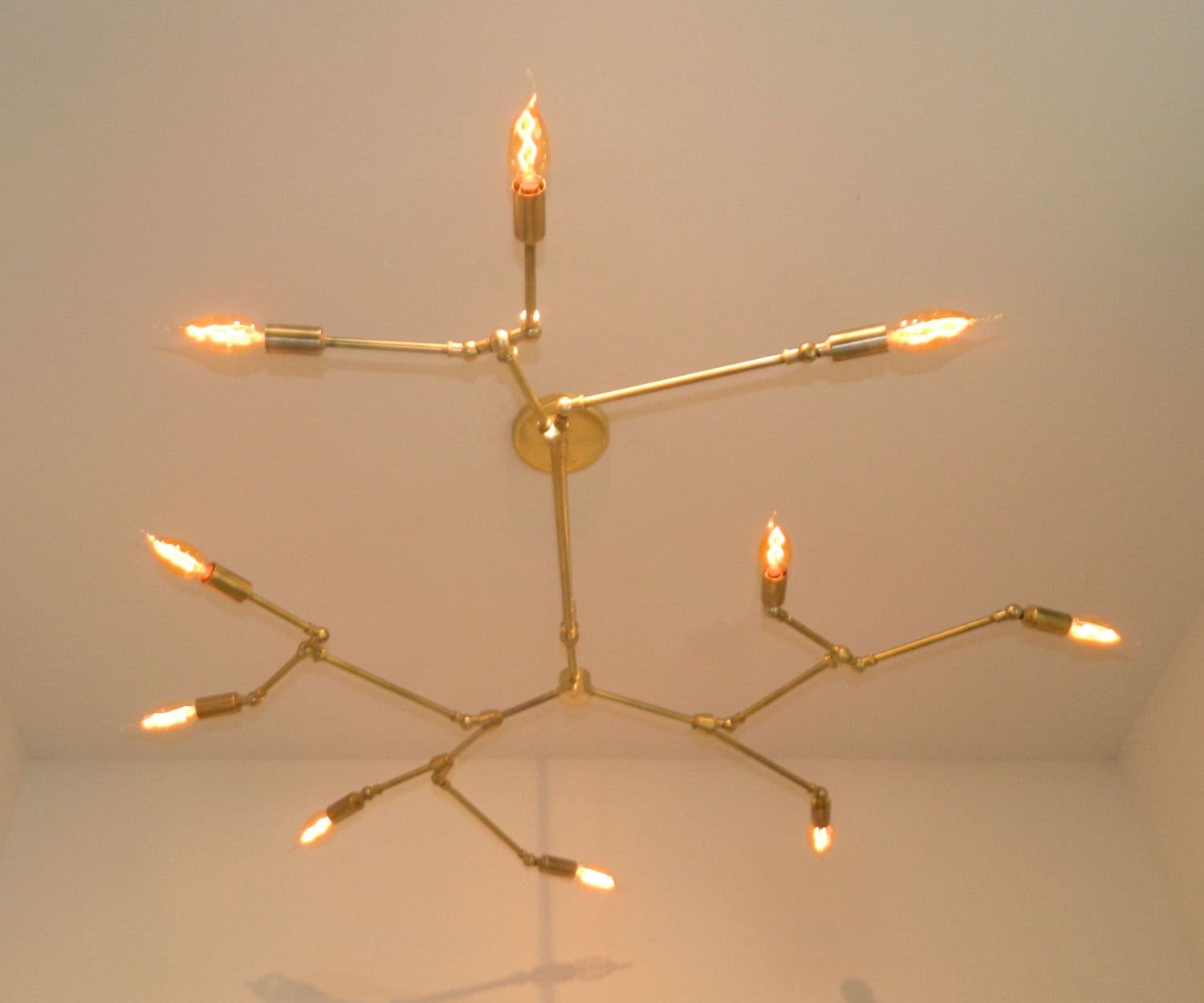 Spithra 10-Bulb Brass Chandelier 20 Creative and Unique Lighting Designs (14)