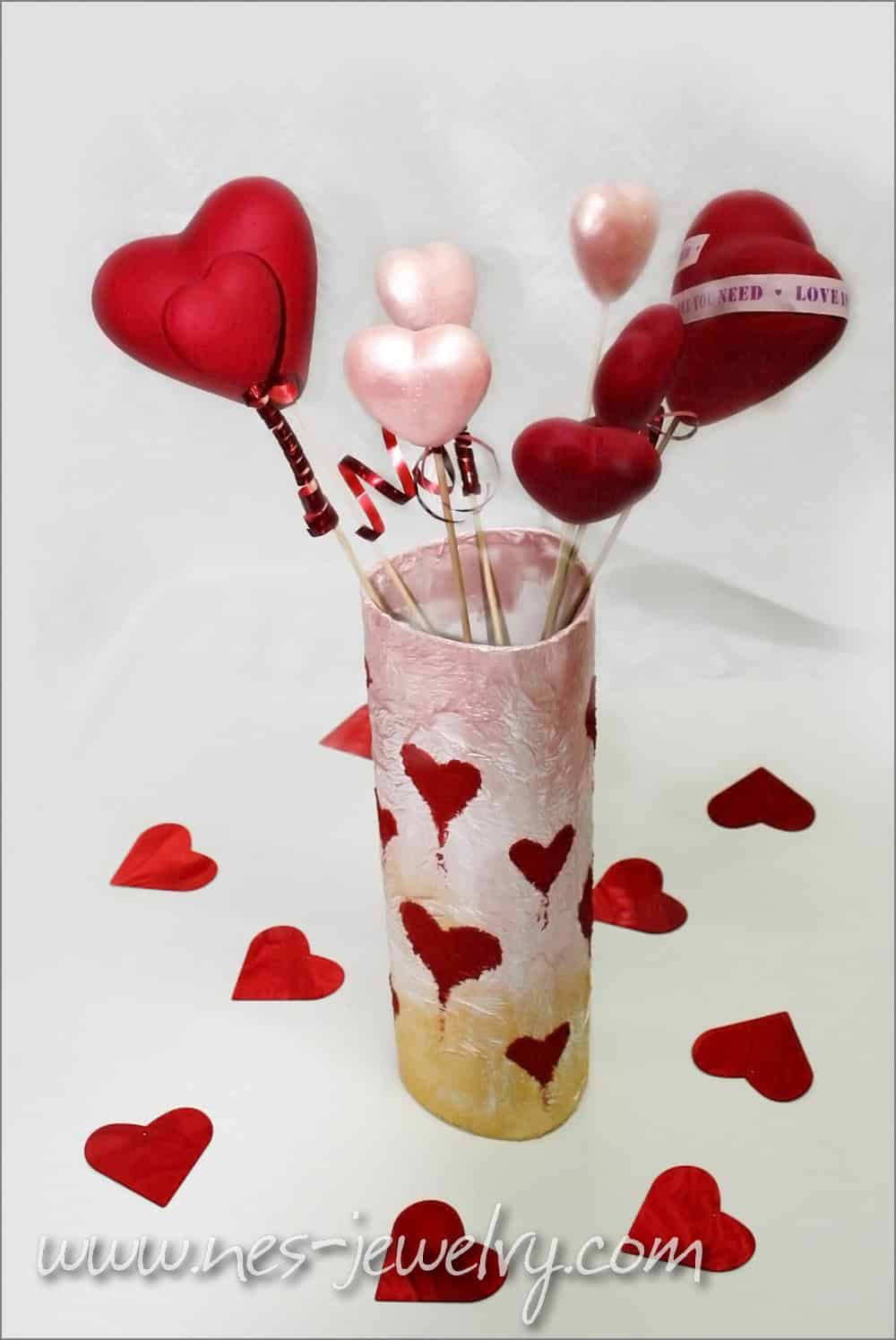 Another Awesome Valentine’s Table Decoration 20