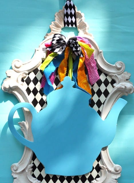 27 Magical DIY Crafts Inspired by Alice in Wonderland