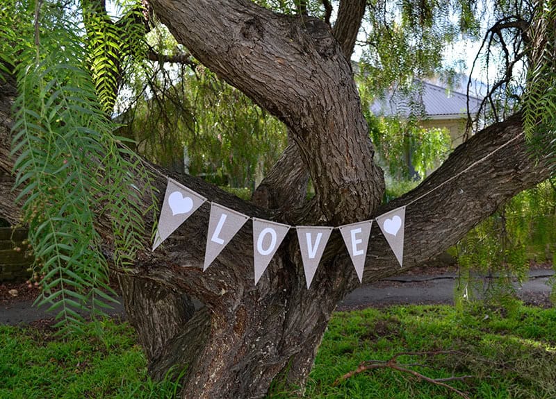 LOVE Wedding/Valentines Banner 22 Lovely Valentine's Day Garland Designs (17)