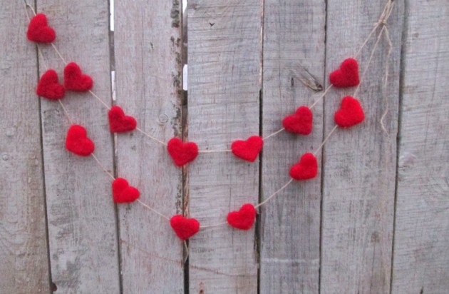 Red hearts garland /Valentine's Day garland/Home decoration for Valentine's Day/Wooden hearts garland Handmade garland for Valentine's Day