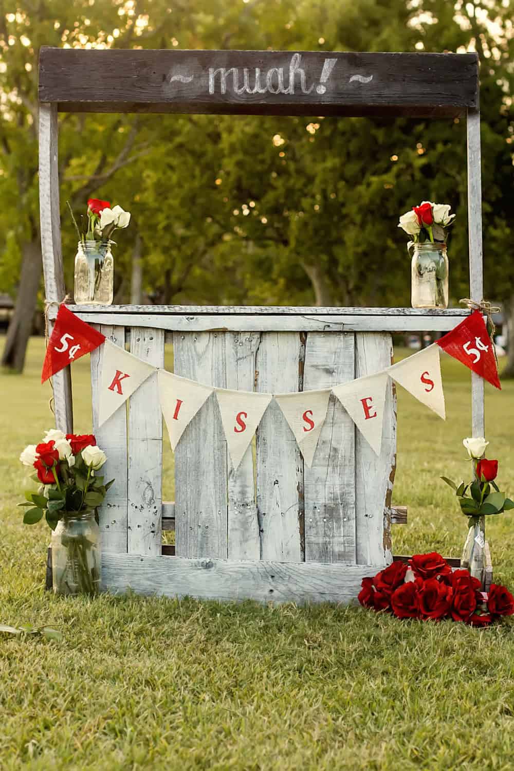 5 cent KISSES Banner 22 Lovely Valentine's Day Garland Designs (9)