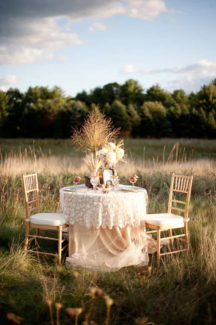 23 Breathtaking Outdoor Romantic Table Decorations 22