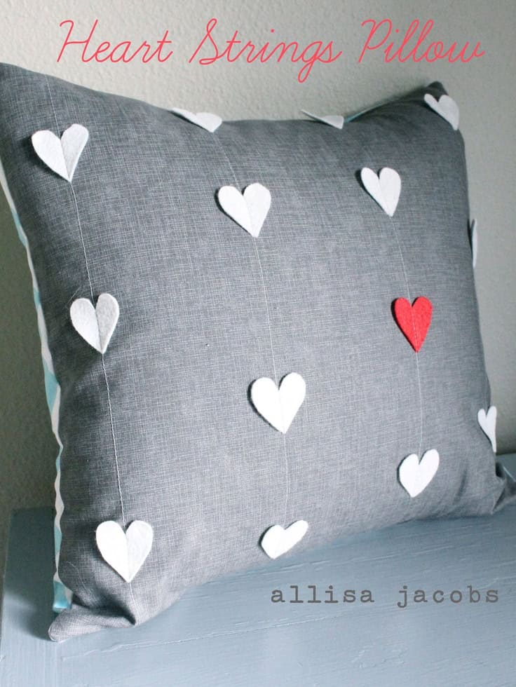 25 Adorable DIY Pillows for Valentine’s Day