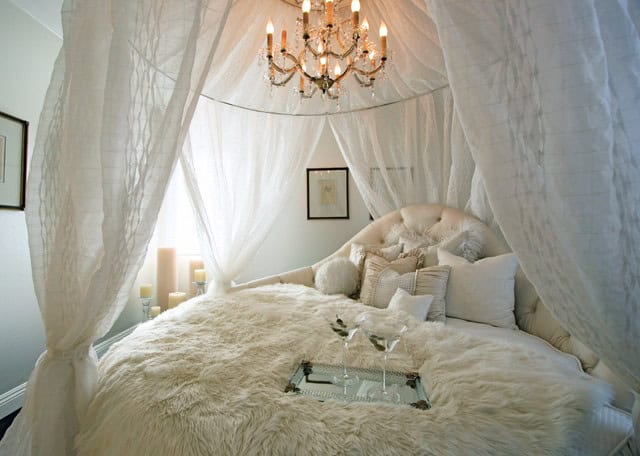 34 Dream Romantic Bedrooms With Canopy Beds 2