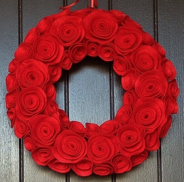 28 Lovely Handmade Valentine's Wreath Designs (15)