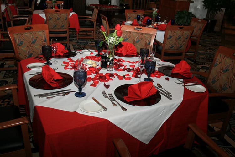 26 Irreplaceable & Romantic DIY Valentine's Day Table Decorations 5