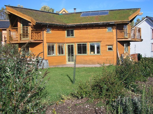 Green-Roof-Solar-Panels