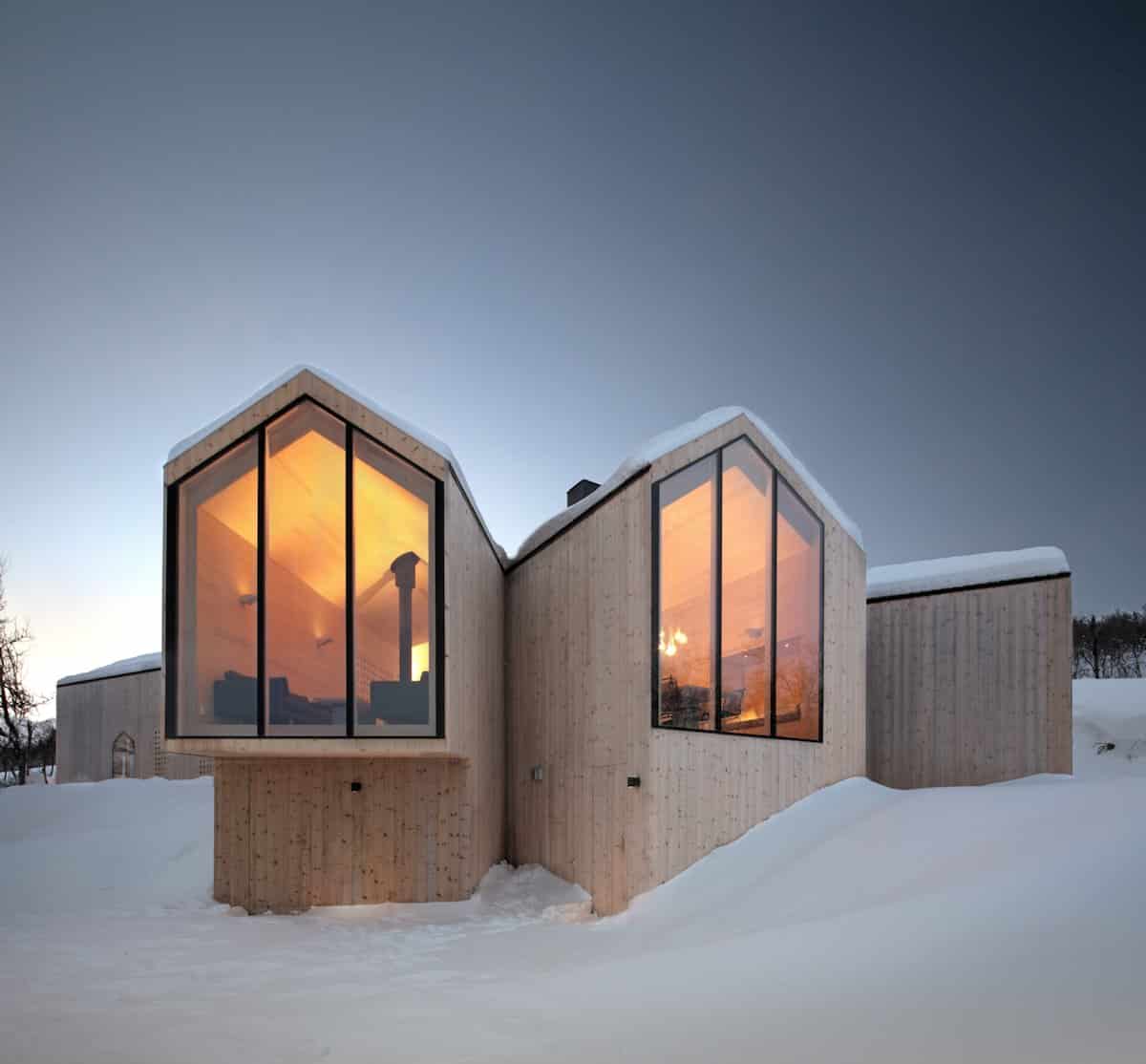 Split View Mountain Lodge by Reiulf Ramstad Arkitekter: A Sculptural Retreat in the Norwegian Highlands 1