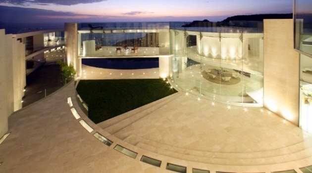 Luxury House With Remarkable Sea View