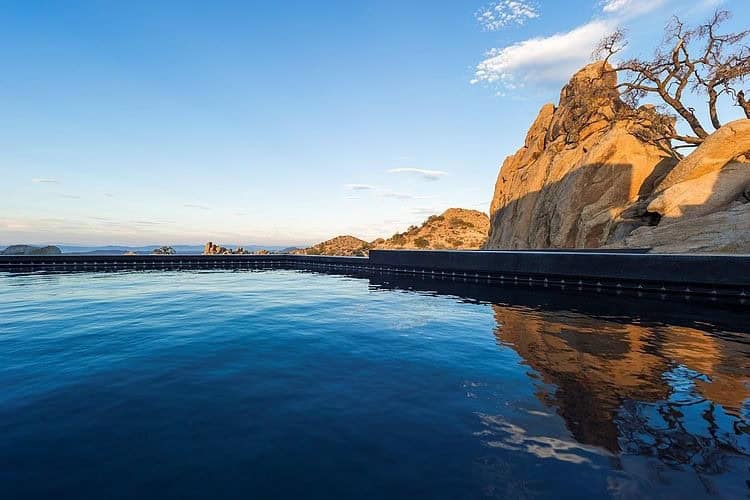 Yucca Valley House by Oller & Pejic Architecture: A House Like a Shadow 13