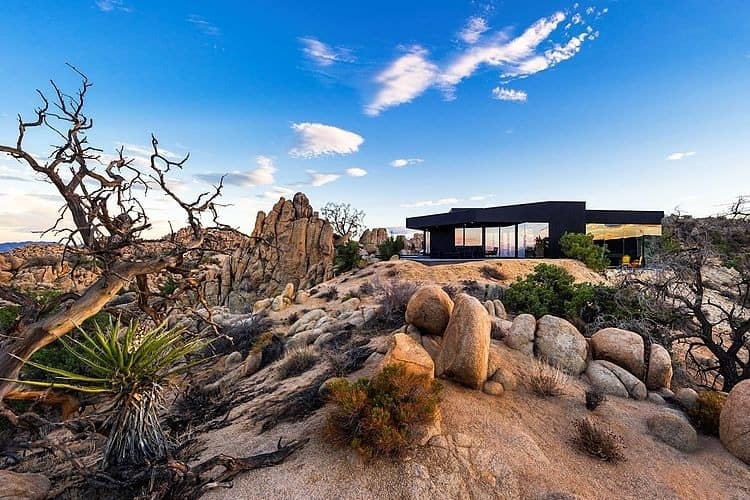 Yucca Valley House by Oller & Pejic Architecture: A House Like a Shadow 14