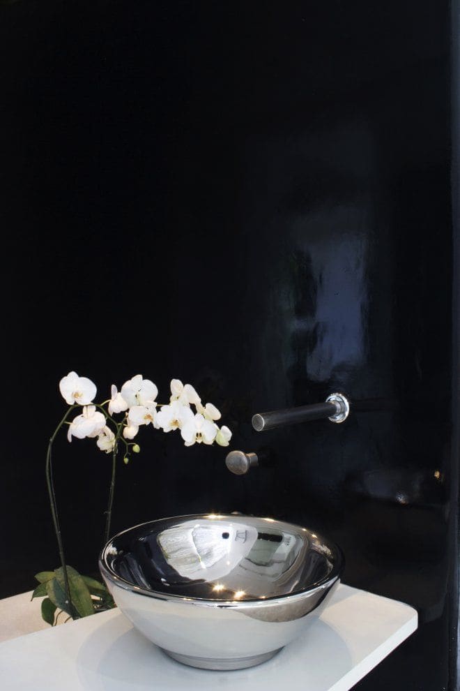 30 Astonishing Black Bathroom Designs 21