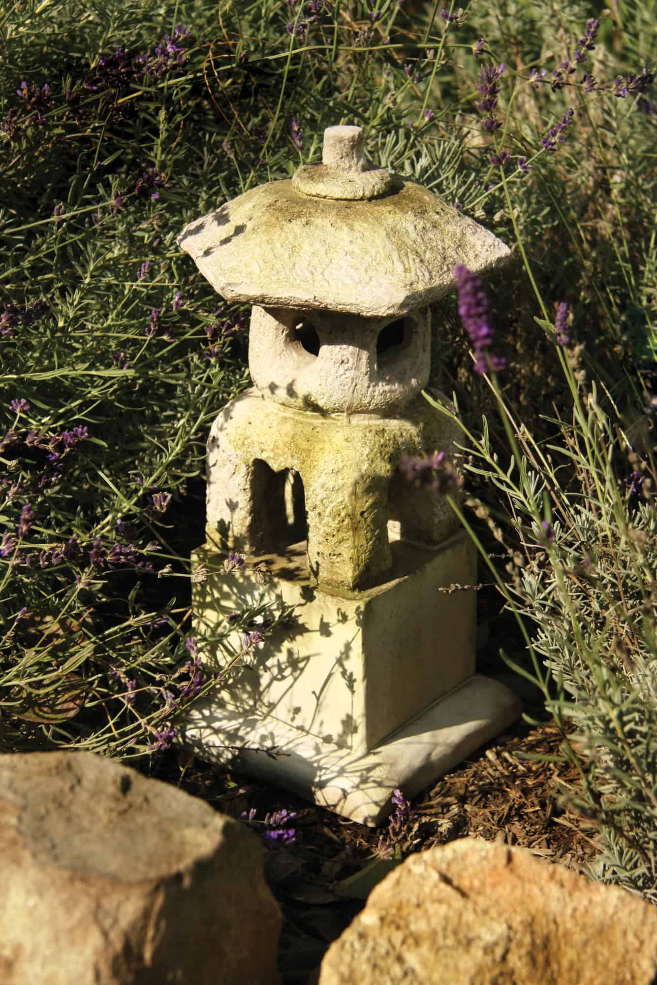 Pagoda Lantern House Statue 24 Diverse Garden Statue Decorations For This Spring (11)