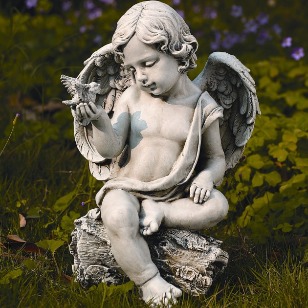 24 Diverse Garden Statue Decorations For This Spring (12)