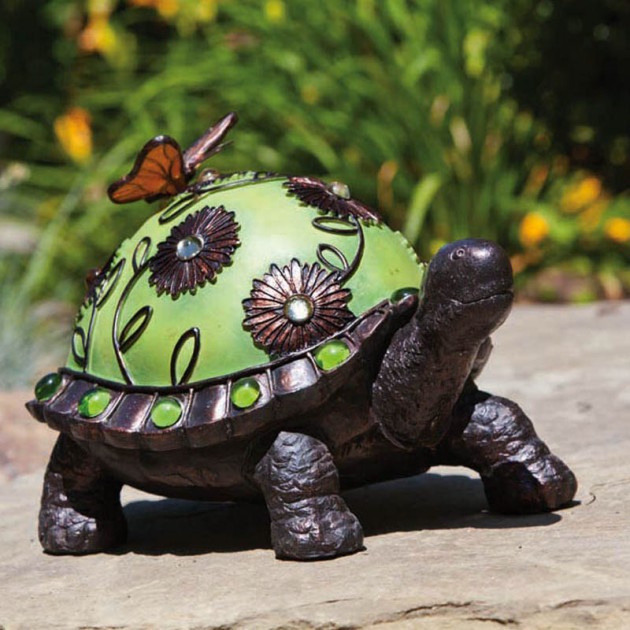 24 Diverse Garden Statue Decorations For This Spring (14)