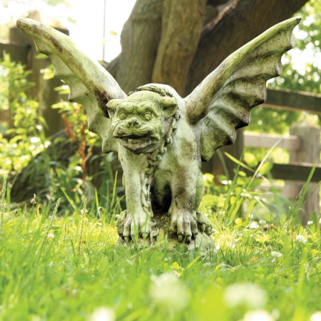 24 Diverse Garden Statue Decorations For This Spring (16)