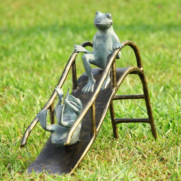 24 Diverse Garden Statue Decorations For This Spring (22)