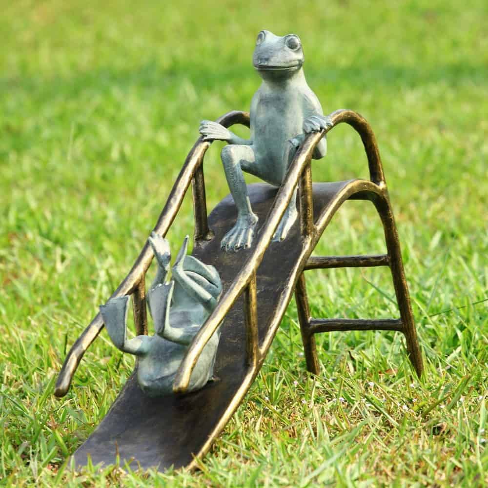 Sliding Frogs Garden Statue 24 Diverse Garden Statue Decorations For This Spring (22)