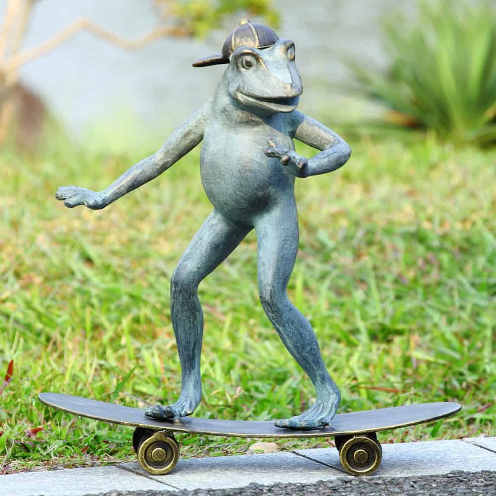 Radical Skateboarding Frog Garden Statue 24 Diverse Garden Statue Decorations For This Spring (23)