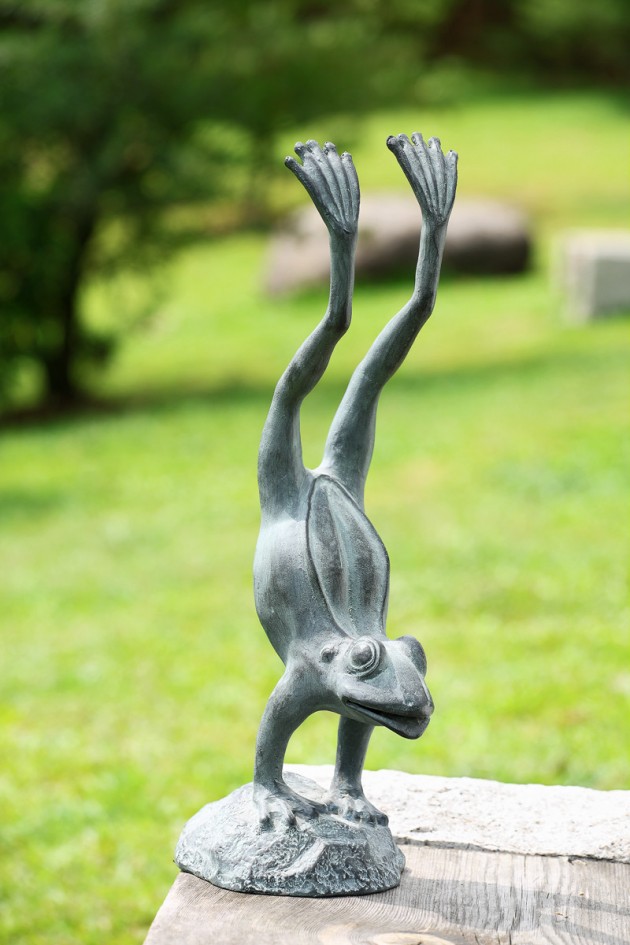 24 Diverse Garden Statue Decorations For This Spring