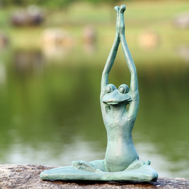 24 Diverse Garden Statue Decorations For This Spring