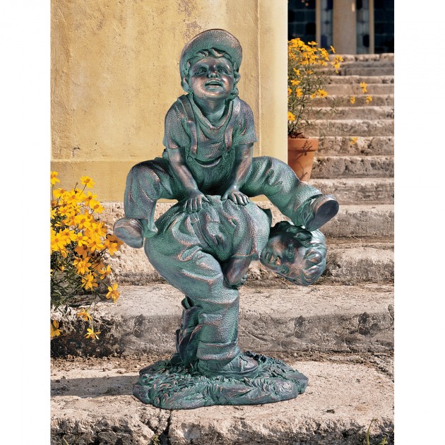 24 Diverse Garden Statue Decorations For This Spring (6)