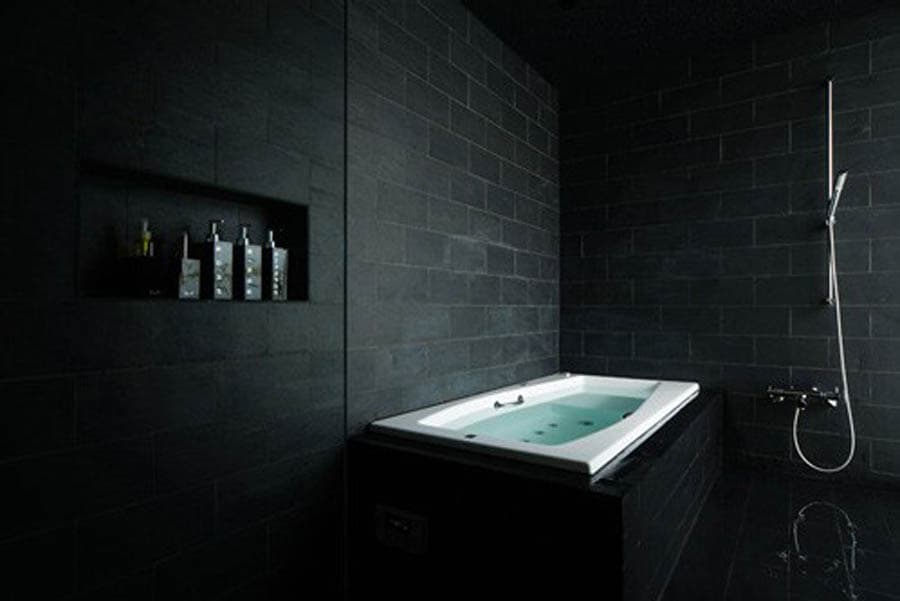 30 Astonishing Black Bathroom Designs 24