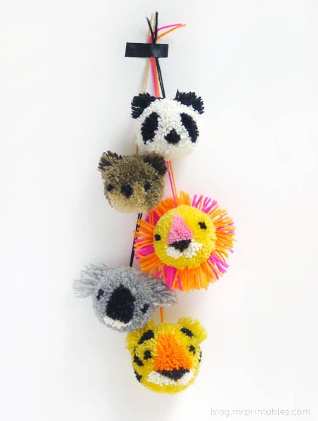 30 Adorable DIY Pom-Pom Decorations 27