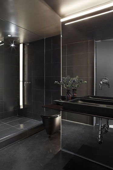 30 Astonishing Black Bathroom Designs