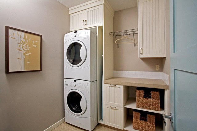 Efficient Use Of The Space- 19 Small Laundry Room Design Ideas 10