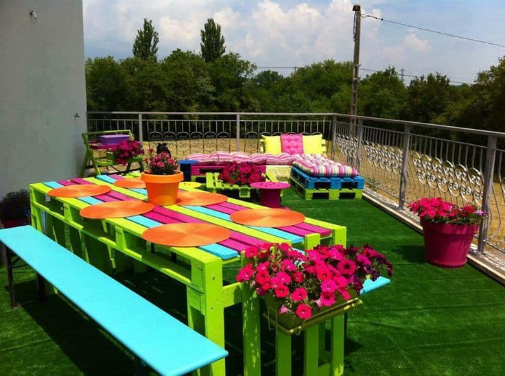 1. Touch up some cheap old pallets with colors to get a vibrant outdoor table 1