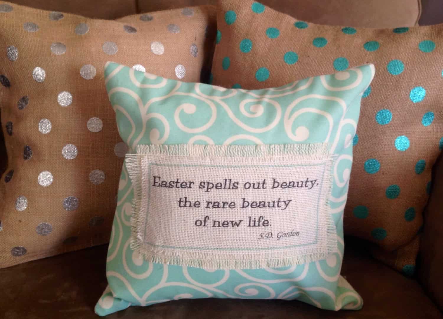 19 Beautiful Decorative Easter Pillows
