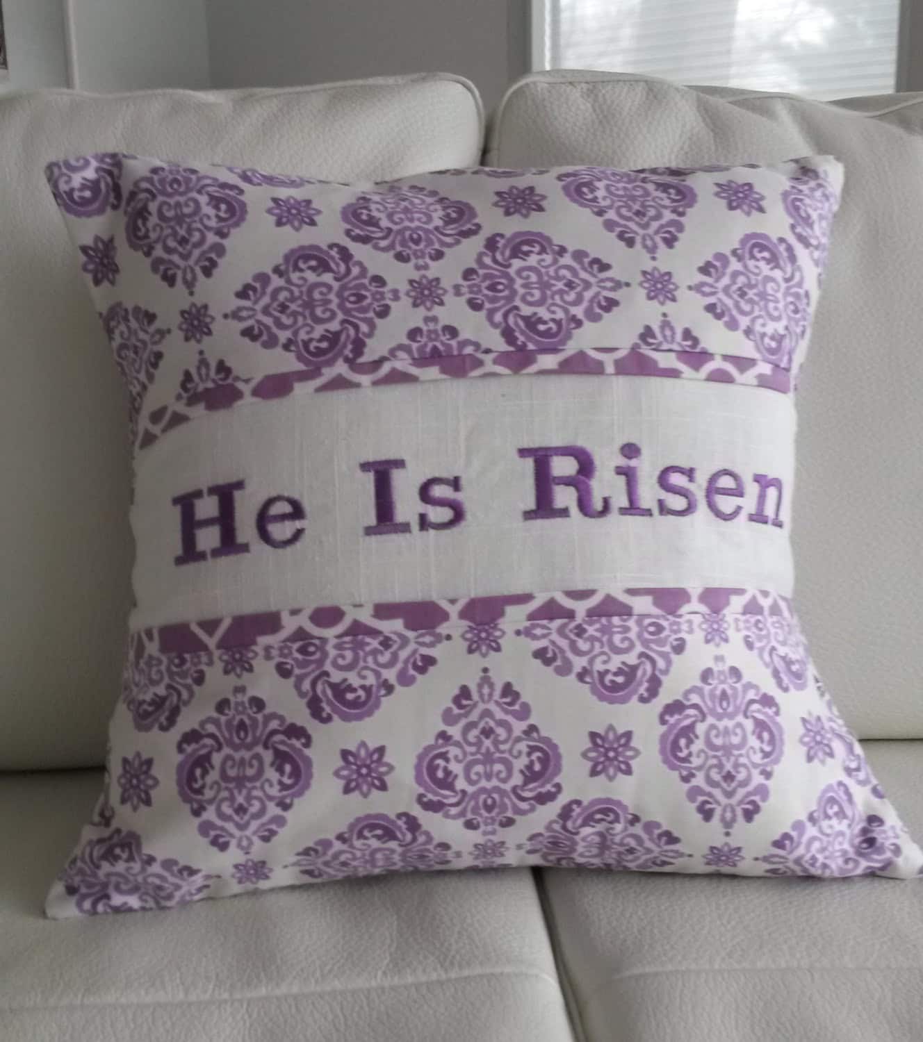 19 Beautiful Decorative Easter Pillows