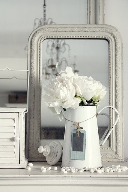 25 Amazing White Rustic Décor for This Spring