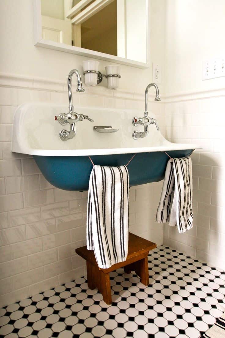 25 Amazing Vintage Sink Designs