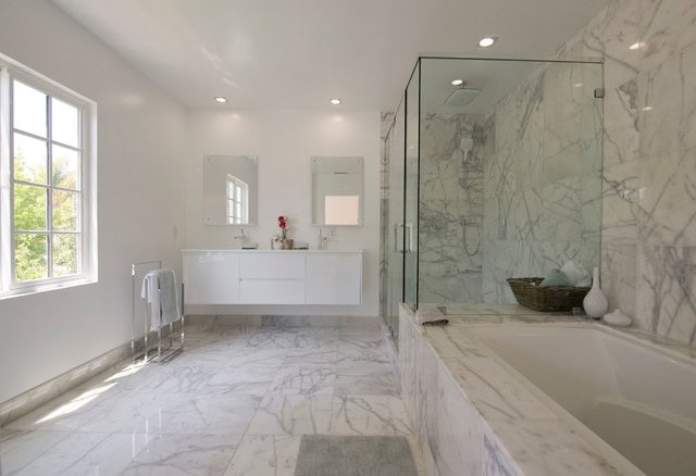 27 Exquisite Marble Bathroom Design Ideas 26