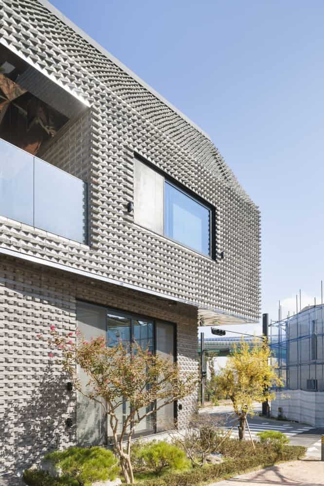 Basalt Brick House in Pangyo by JOHO Architecture: A Contemporary Gem in South Korea 3