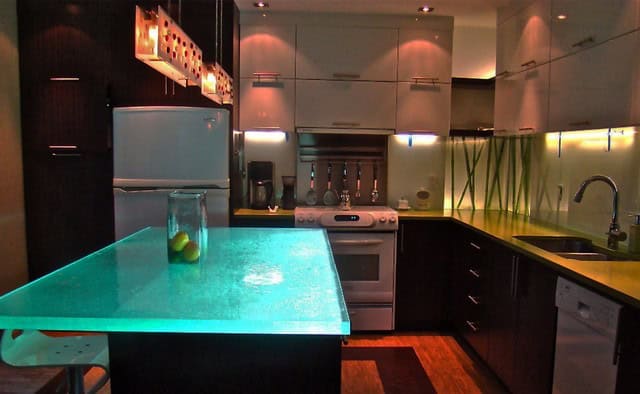 19 Adorable & Stylish Glass Kitchen Countertop Design Ideas 4