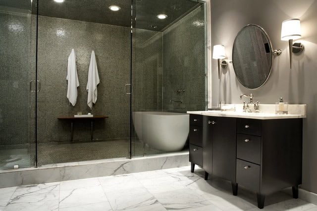 21 Dream Master Bathrooms That Will Leave You Breathless 4