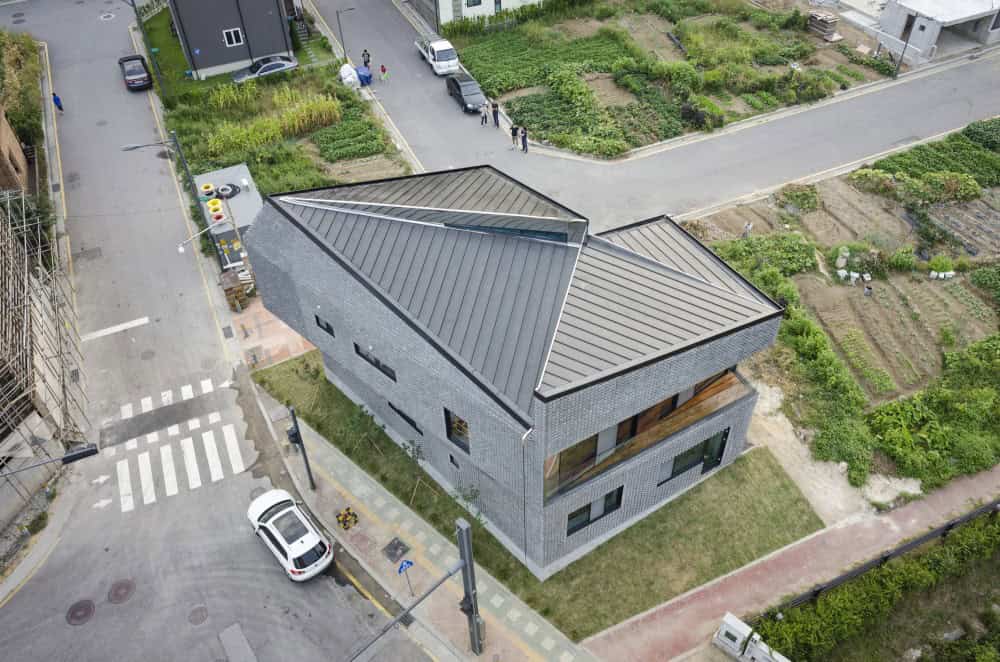 Basalt Brick House in Pangyo by JOHO Architecture: A Contemporary Gem in South Korea 4
